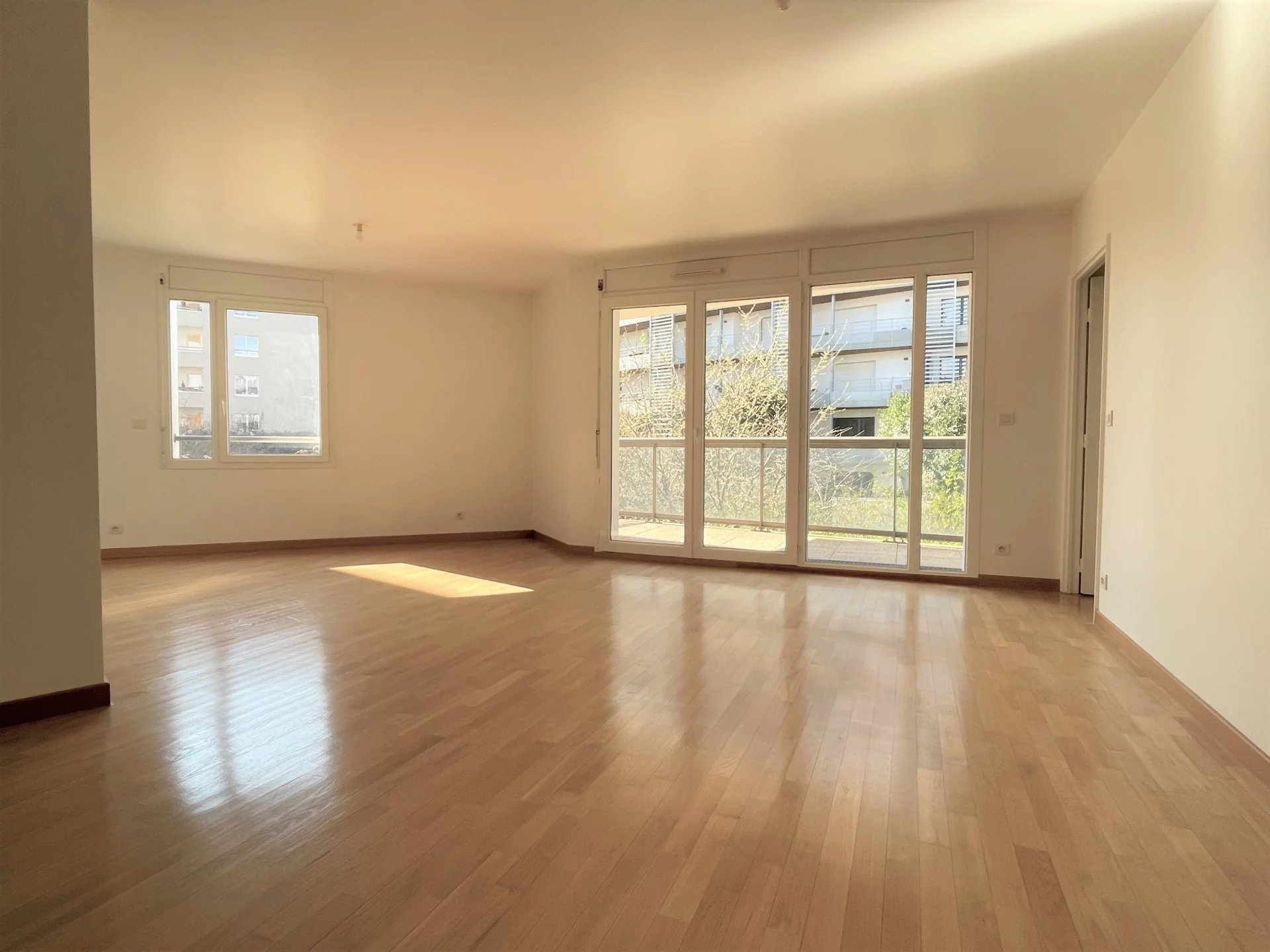 Appartement Issy-les-Moulineaux 92.3 m² Ref 85715975 1