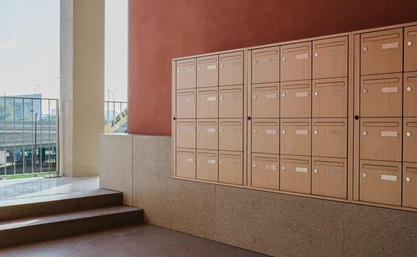 Immeuble The Wood Life, hall vue des boîtes à lettres