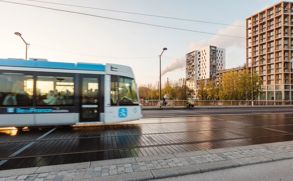 Immeuble The Wood Life, transport