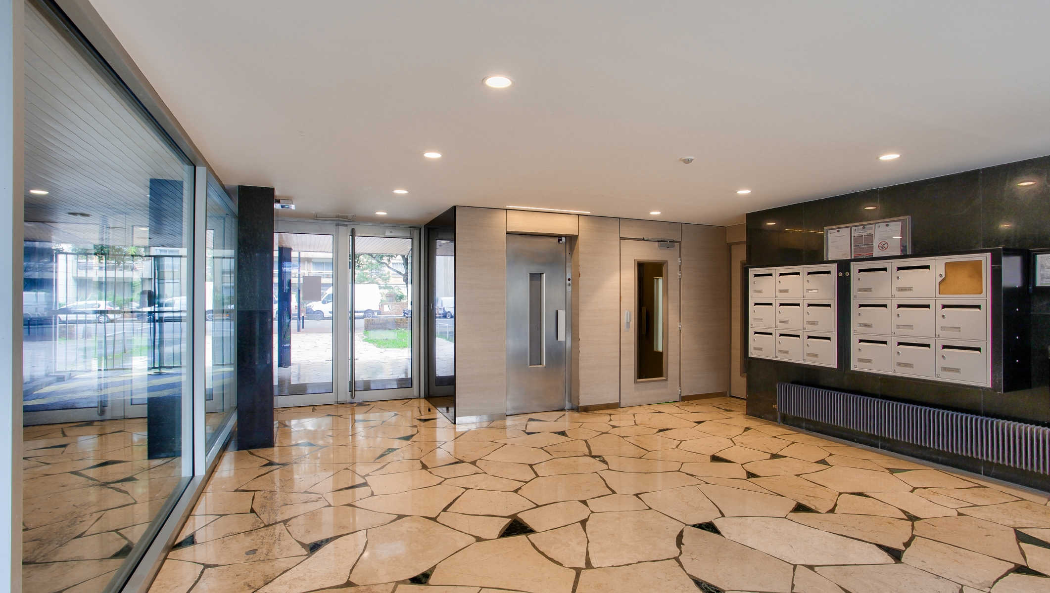 Immeuble Victor Hugo, Hall