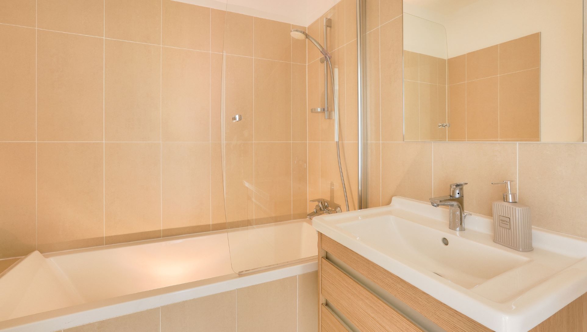 Immeuble Courbevoie Industrie, appartement, salle de bain 