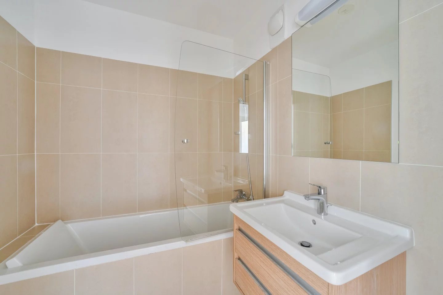 Appartement Courbevoie 87.20 m² 4 pièces Appartement Courbevoie 87.20 m² 86837544 8