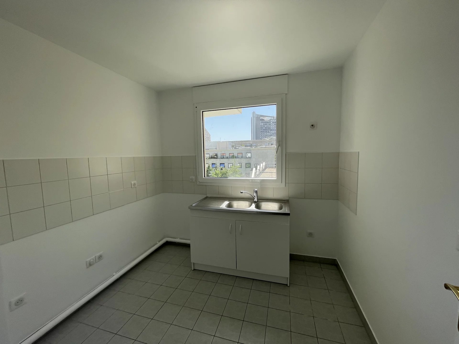 Appartement Courbevoie 75.00 m² 3 pièces Appartement Courbevoie 75.00 m² 87053023 4