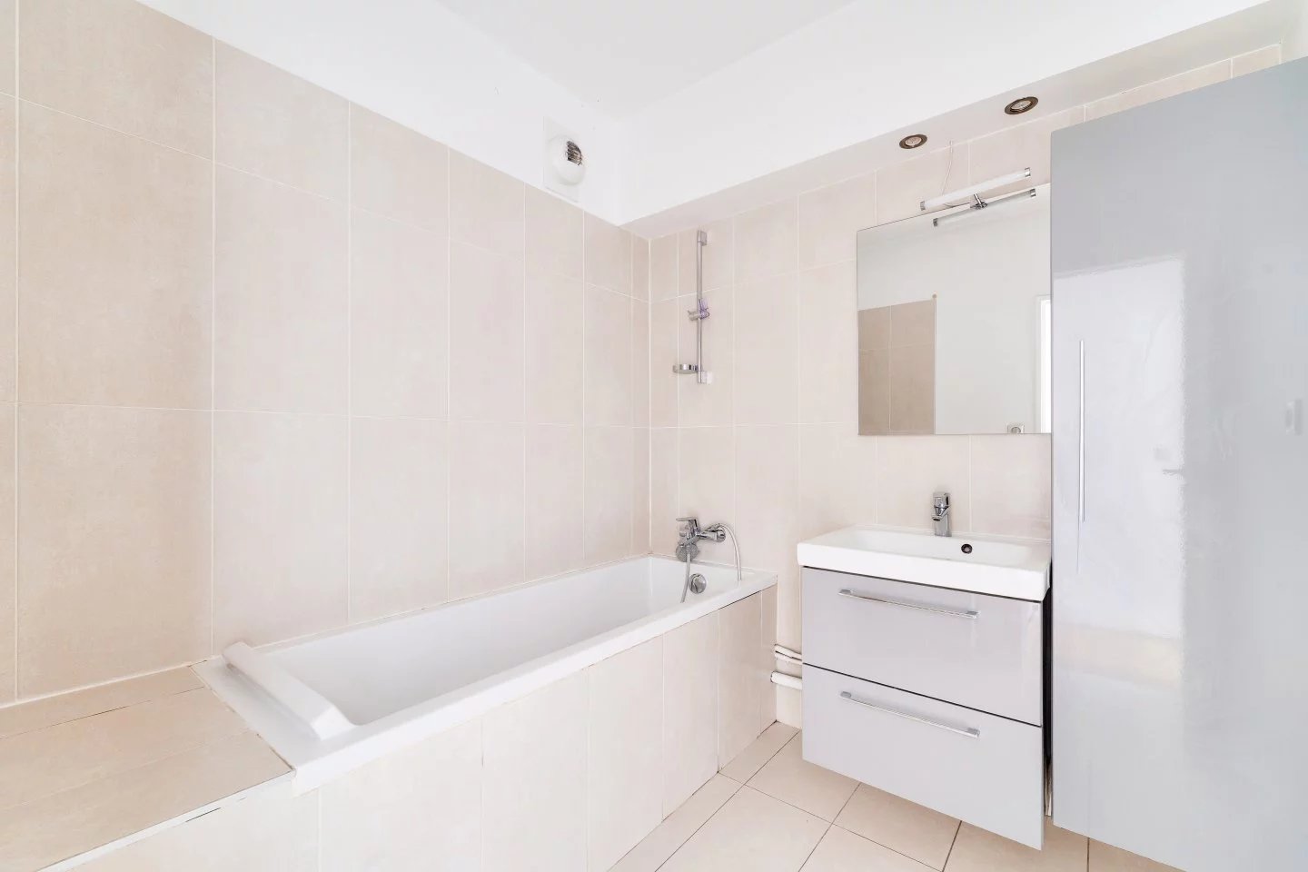 Appartement Courbevoie 71.30 m² 3 pièces Appartement Courbevoie 71.30 m² 86183198 8