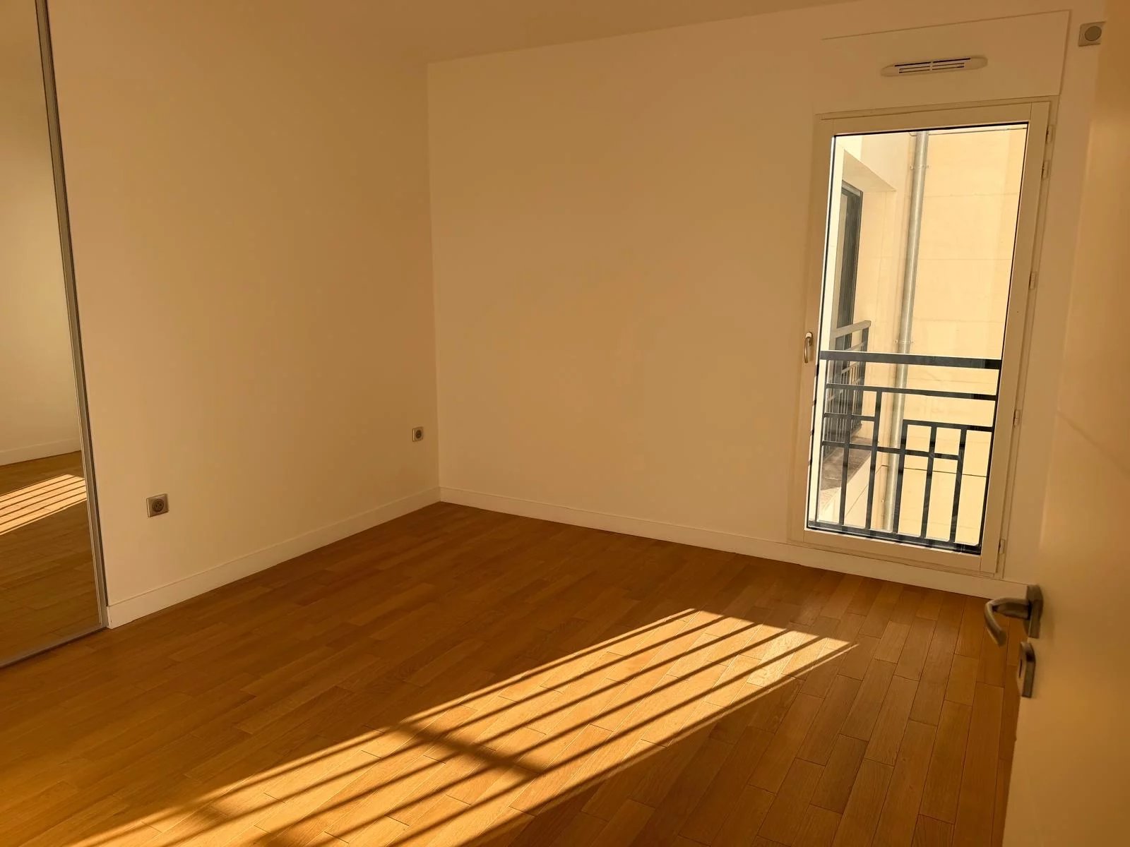Appartement Neuilly-sur-Seine 110.00 m² 4 pièces Appartement Neuilly-sur-Seine 110.00 m² 87379379 7