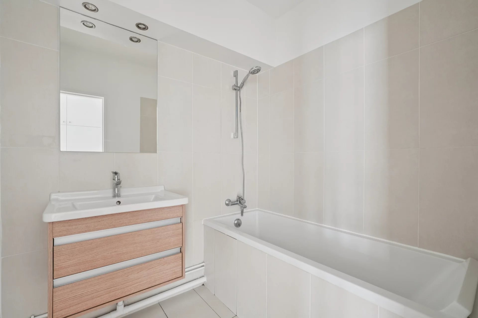 Appartement Courbevoie 69.00 m² 3 pièces Appartement Courbevoie 69.00 m² 85612924 9