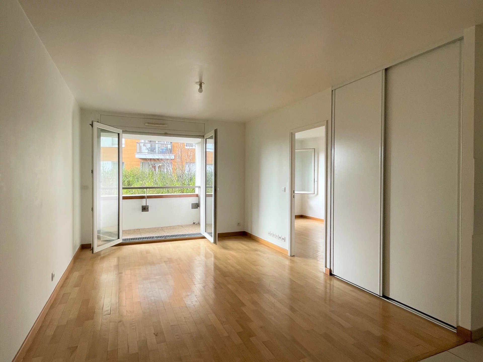 Appartement Issy-les-Moulineaux 42.70 m² 2 pièces Appartement Issy-les-Moulineaux 42.70 m² 85715994 1