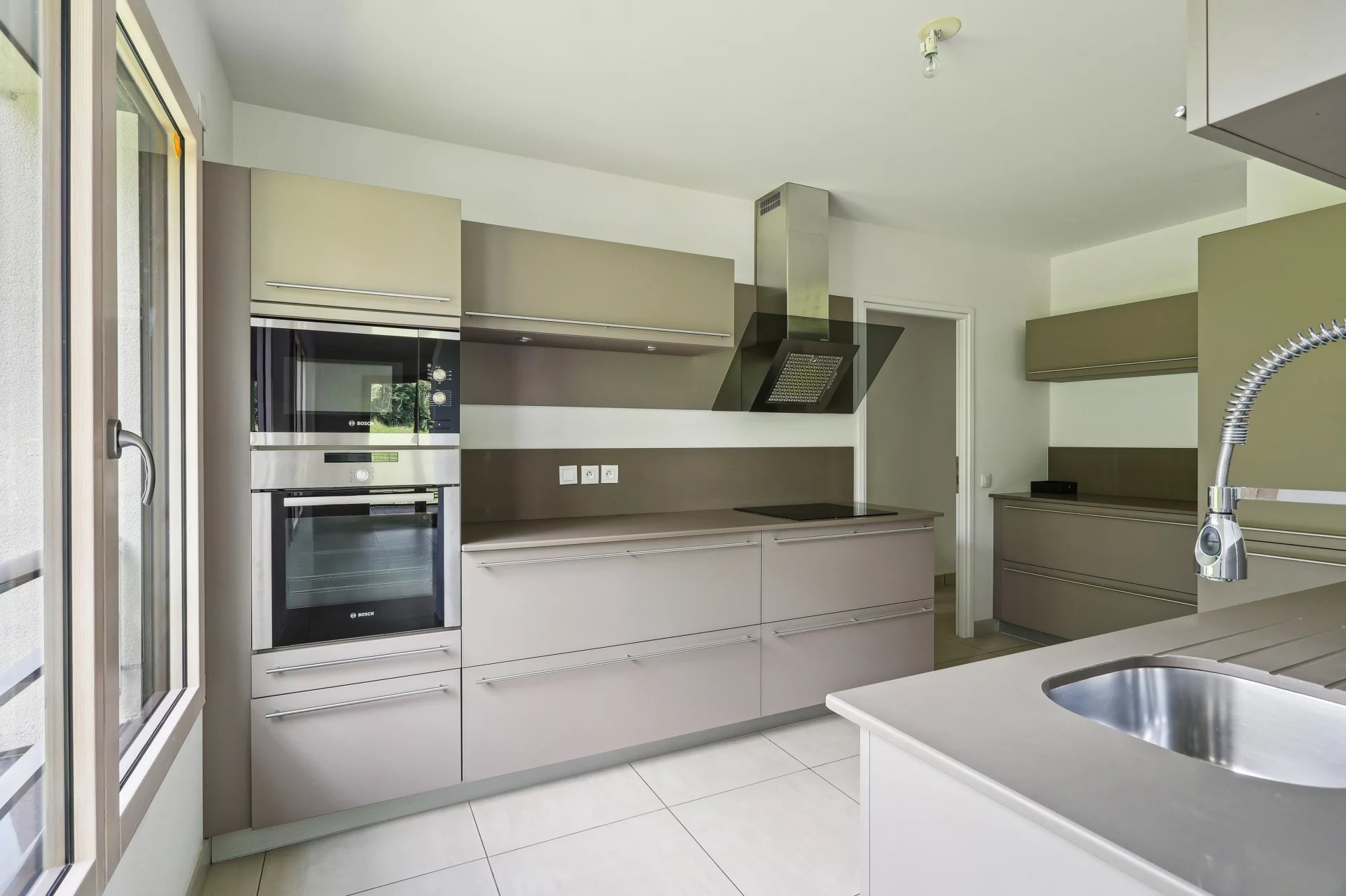 Appartement Divonne-les-Bains 121.00 m² 4 pièces Appartement Divonne-les-Bains 121.00 m² 85034502 9