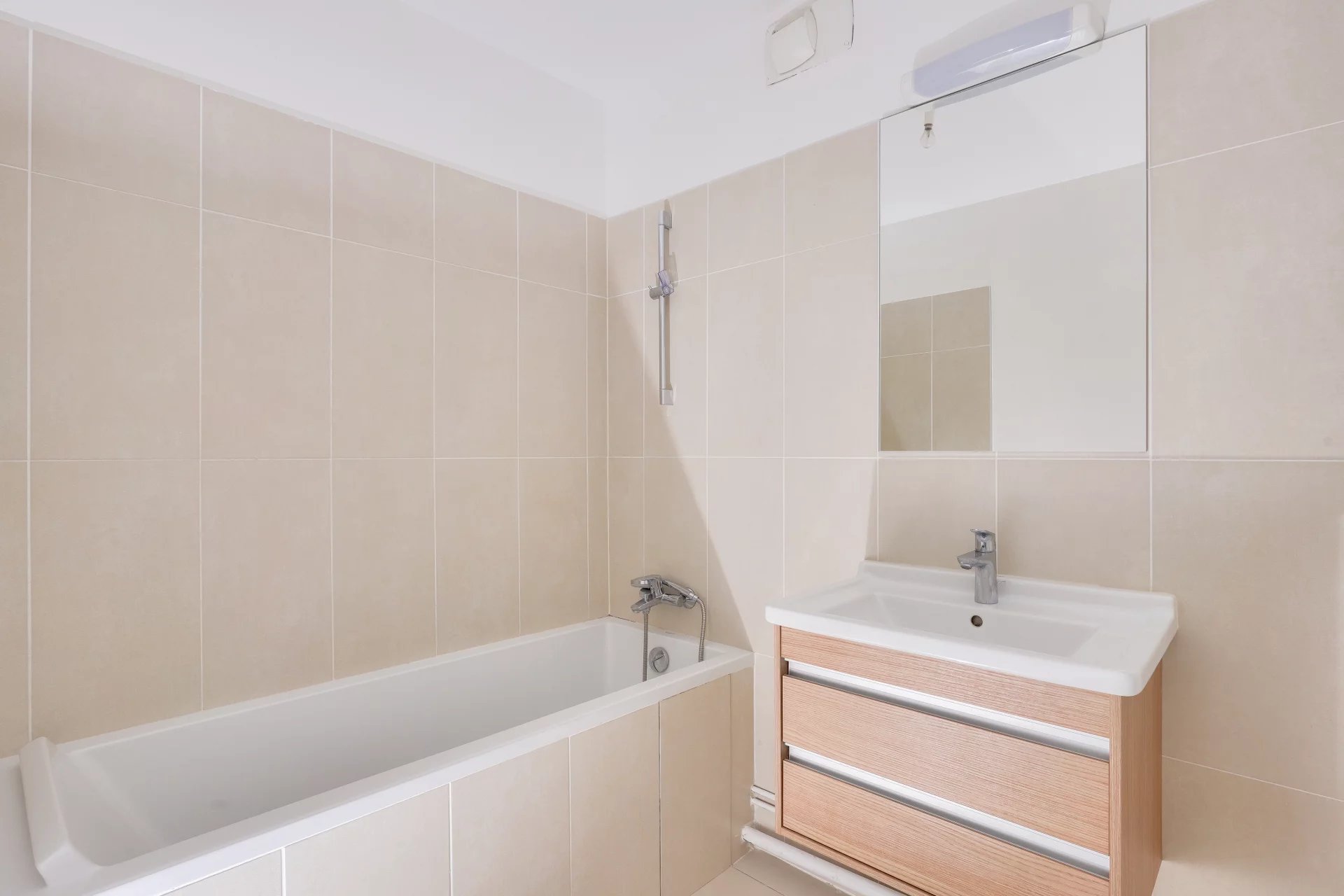 Appartement Courbevoie 69.90 m² 3 pièces Appartement Courbevoie 69.90 m² 86219682 7