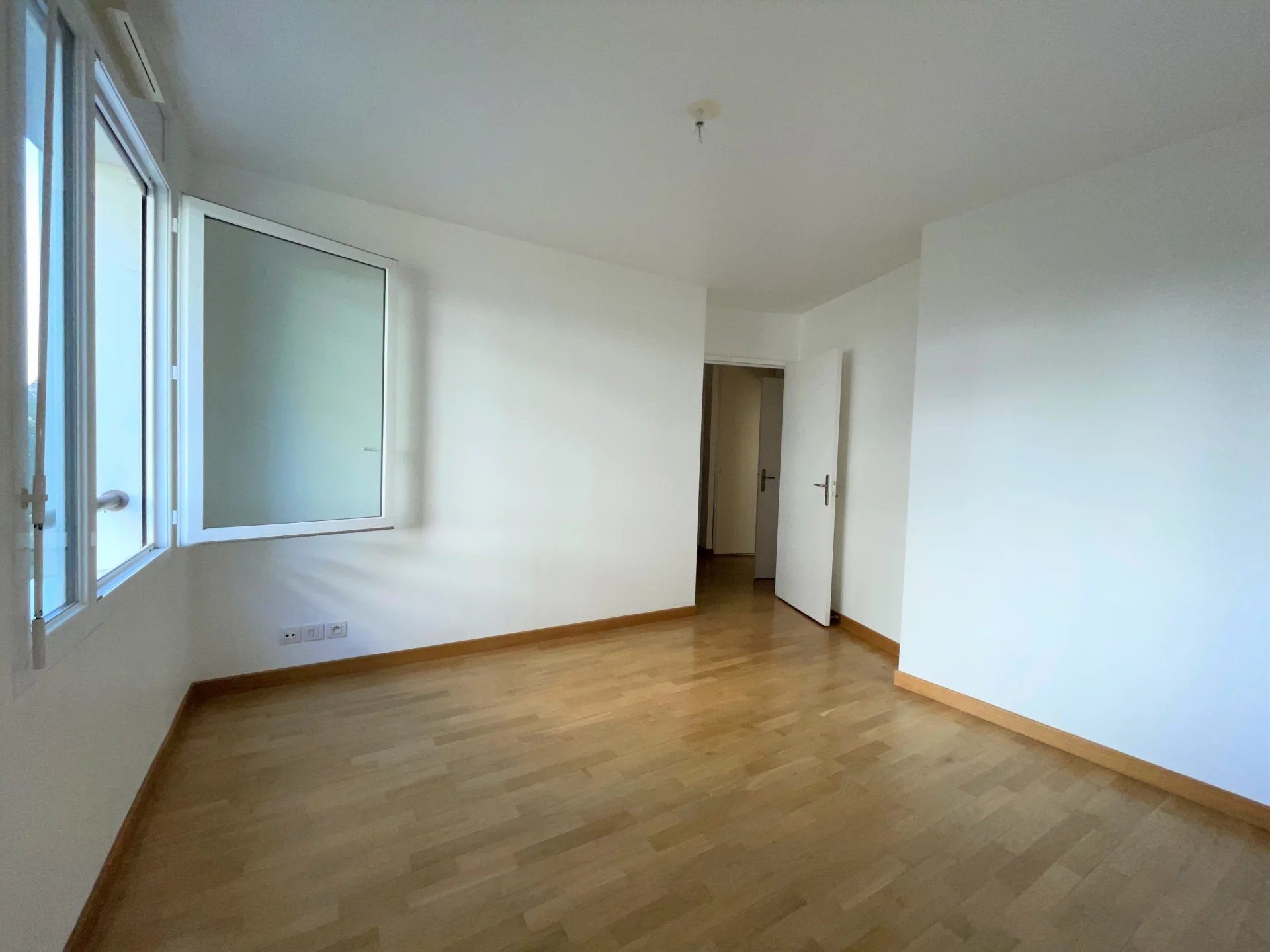 Appartement Issy-les-Moulineaux 92.30 m² 4 pièces Appartement Issy-les-Moulineaux 92.30 m² 85715975 8