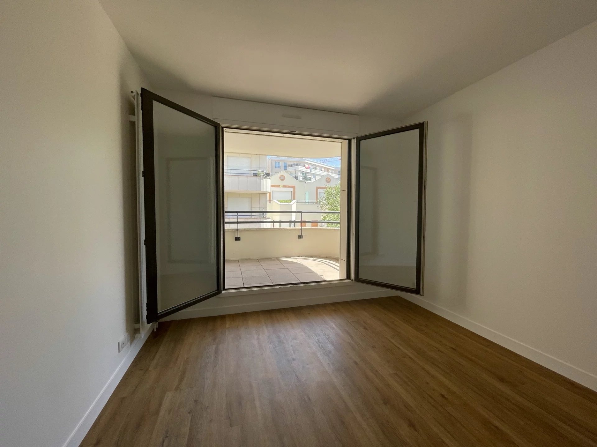 Appartement Courbevoie 93.85 m² 4 pièces Appartement Courbevoie 93.85 m² 86816267 10