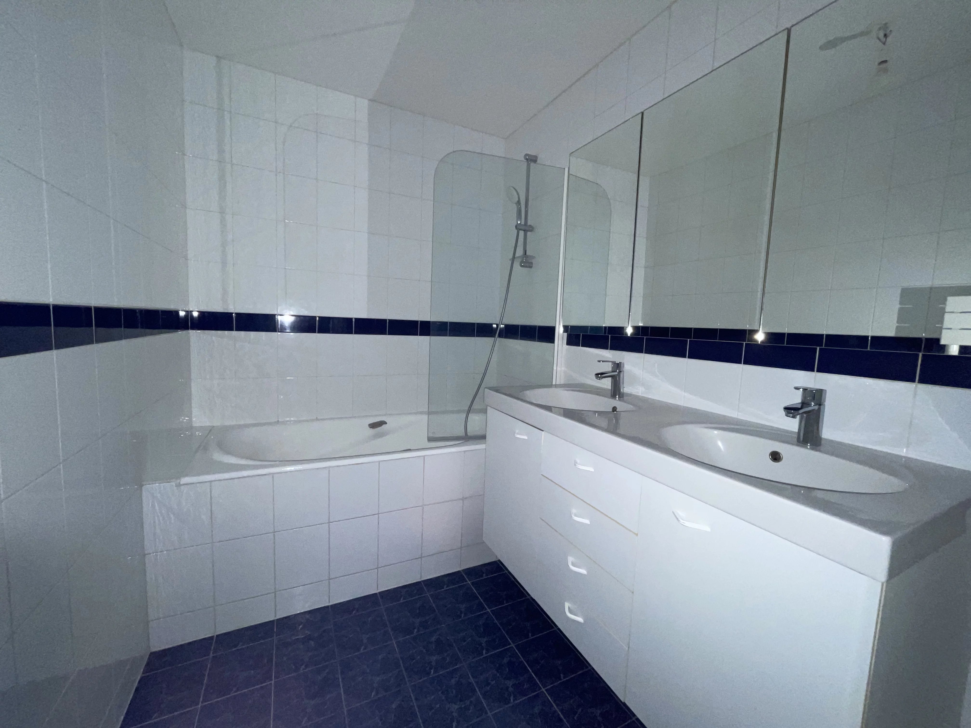 Appartement Courbevoie 75.10 m² 3 pièces Appartement Courbevoie 75.10 m² 87173463 8