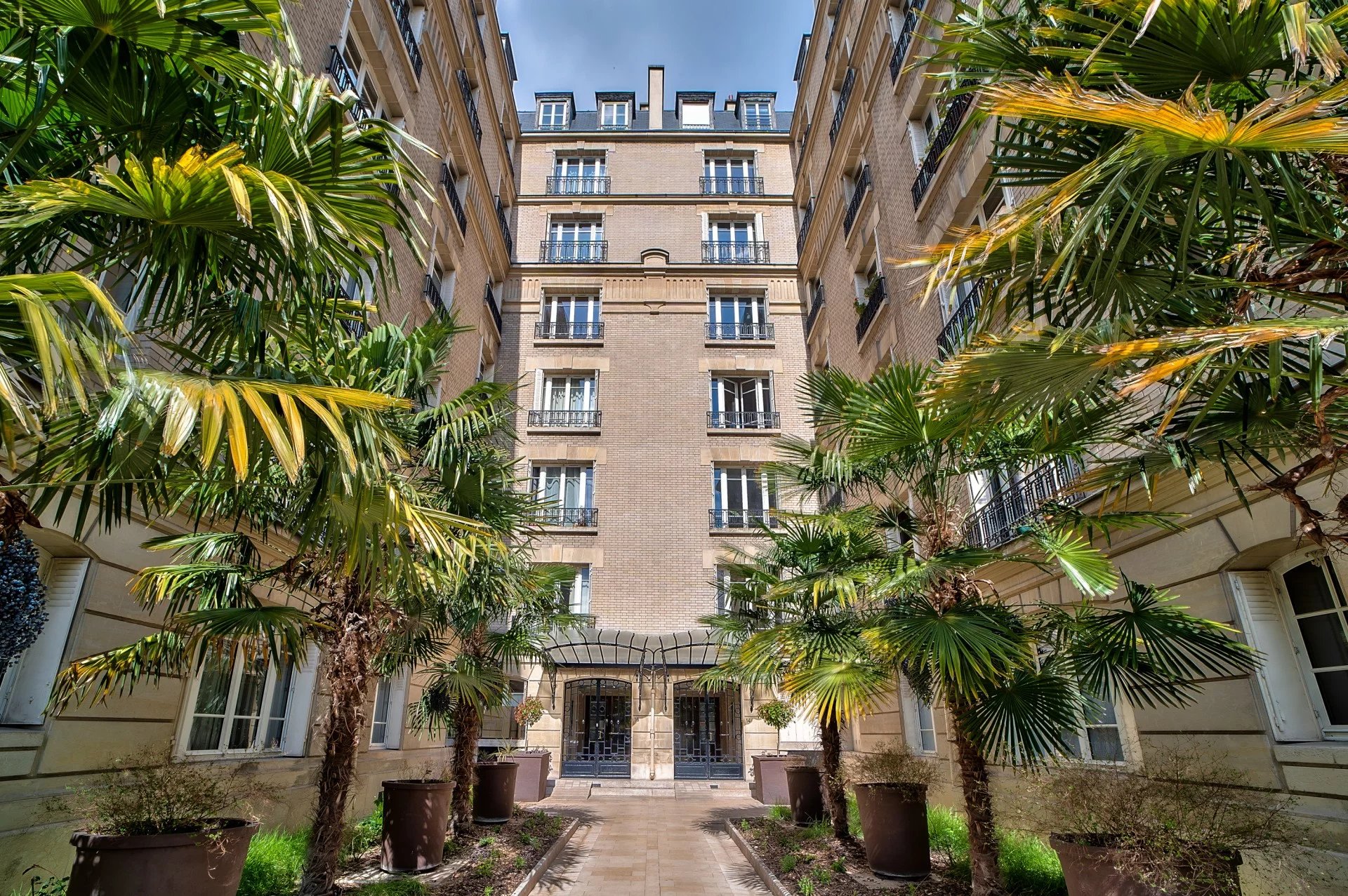 Appartement Paris 16ème 148.10 m² 5 pièces Appartement Paris 16ème 148.10 m² 7548397 2