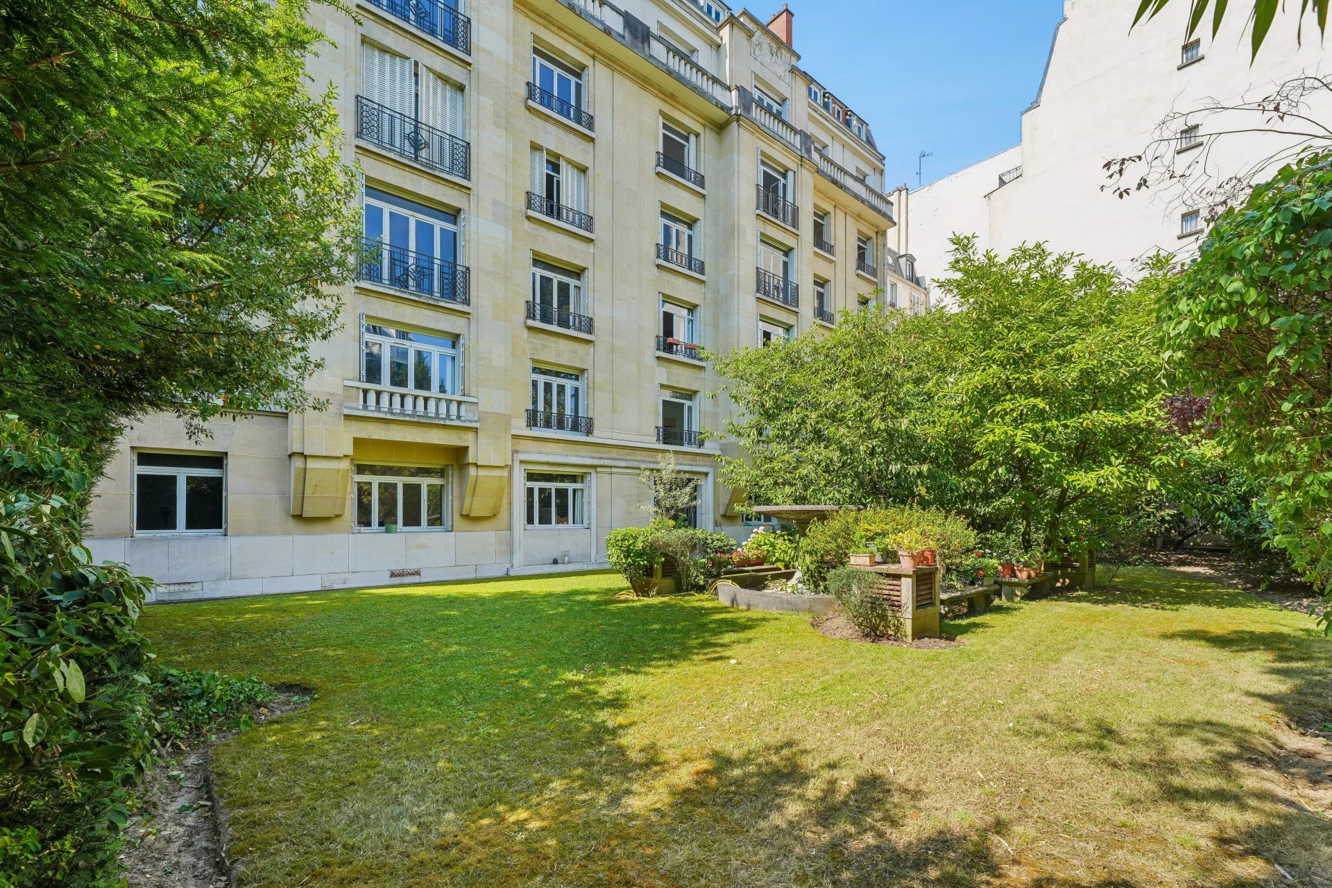 Appartement Neuilly-sur-Seine 108.00 m² 4 pièces Appartement Neuilly-sur-Seine 108.00 m² 87071649 2