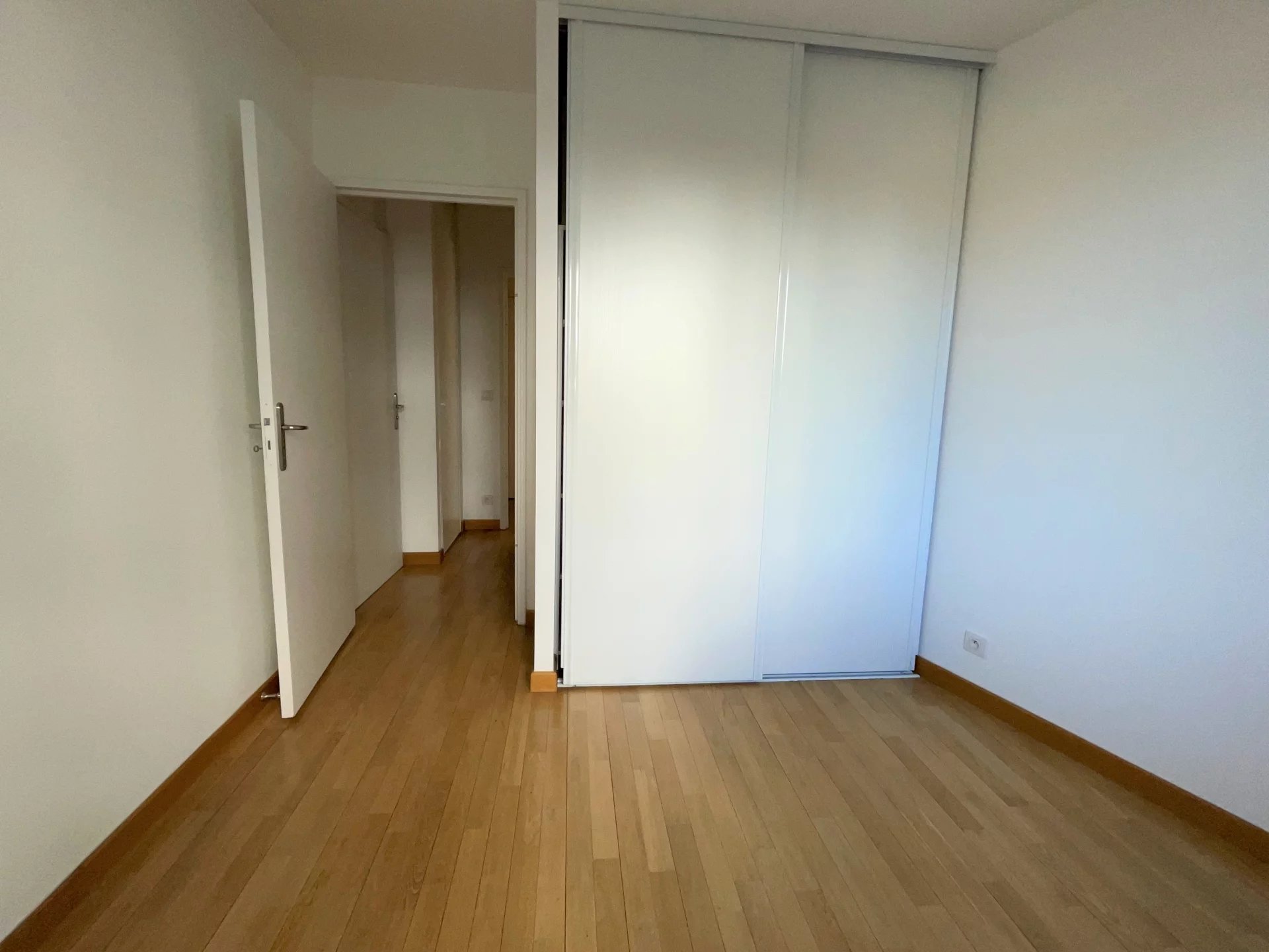 Appartement Issy-les-Moulineaux 92.30 m² 4 pièces Appartement Issy-les-Moulineaux 92.30 m² 85715975 7