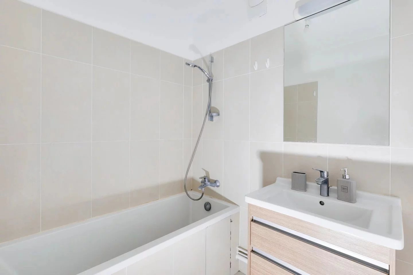 Appartement Courbevoie 70.00 m² 3 pièces Appartement Courbevoie 70.00 m² 85697546 6