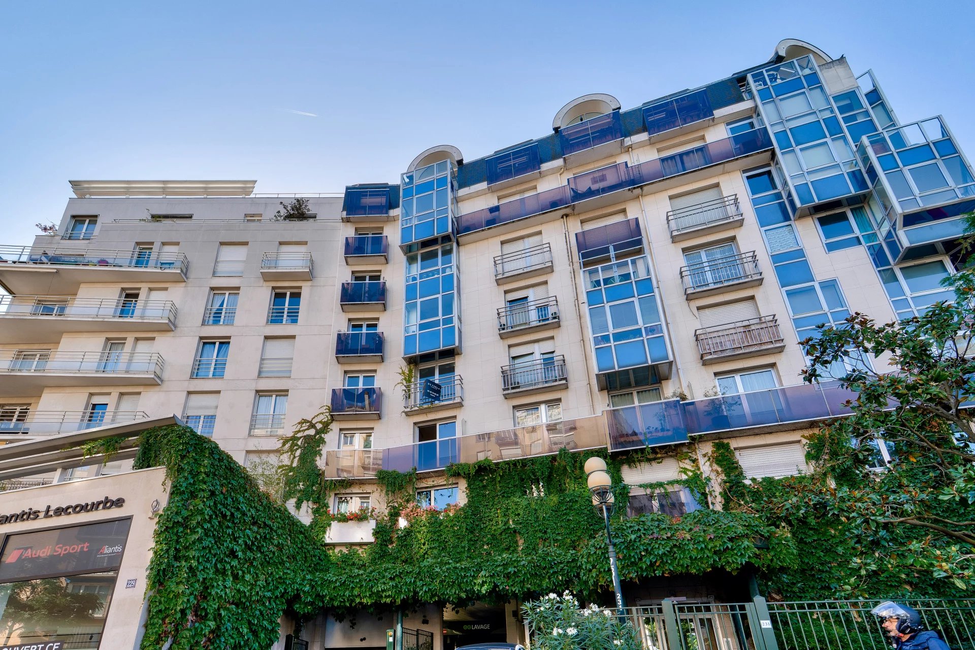 Appartement Paris 15ème 98.00 m² 5 pièces Appartement Paris 15ème 98.00 m² 86210982 3