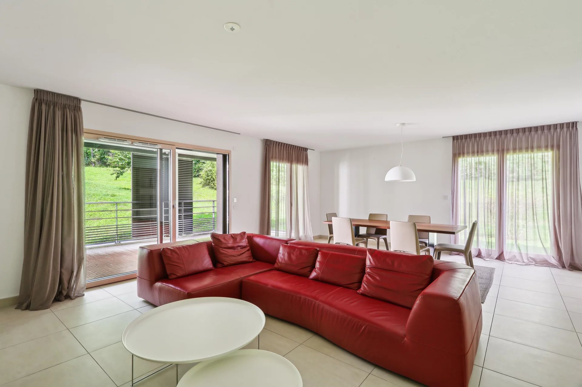 Appartement Divonne-les-Bains 121.00 m² 4 pièces Appartement Divonne-les-Bains 121.00 m² 85034416 8