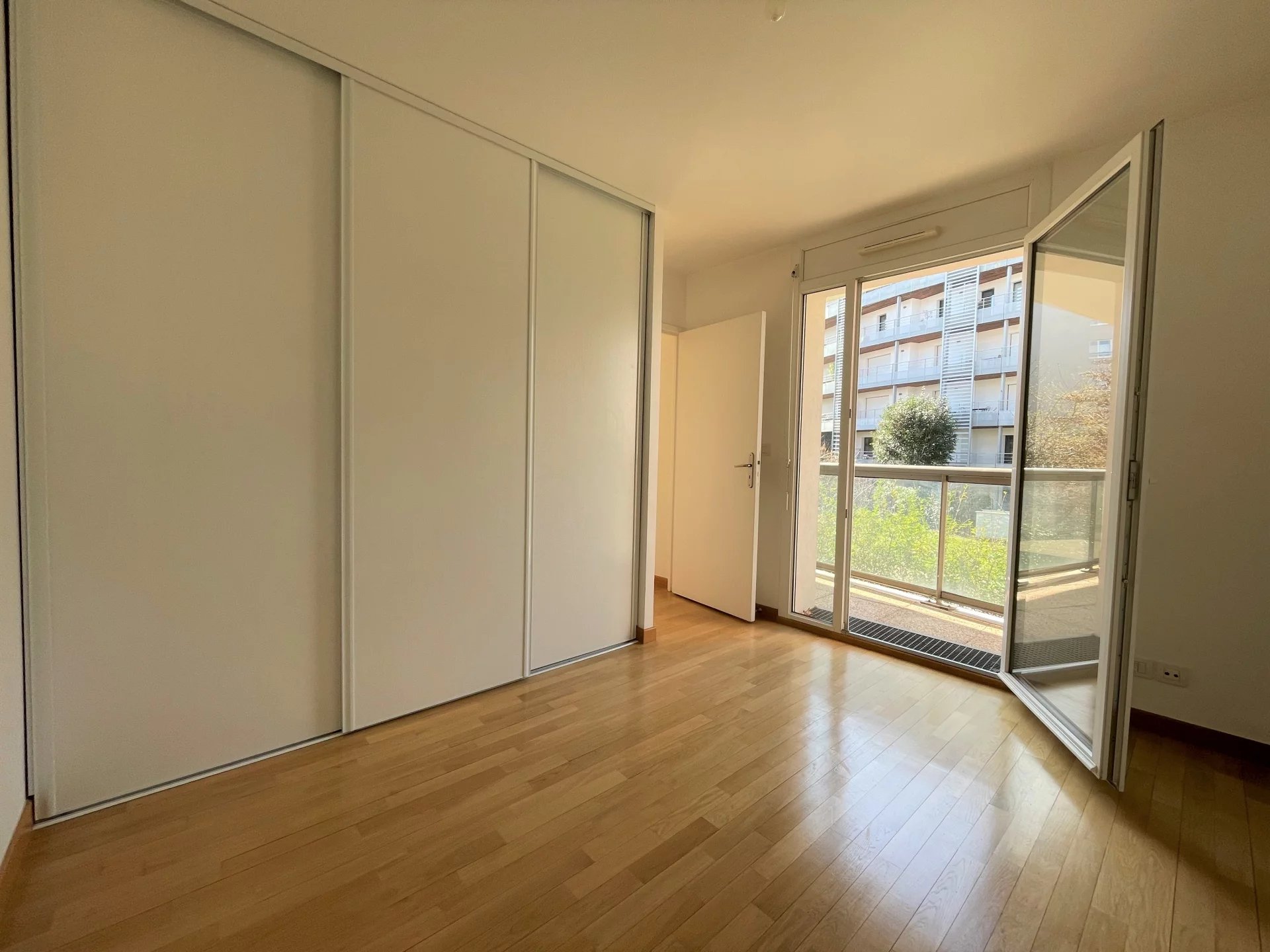 Appartement Issy-les-Moulineaux 92.30 m² 4 pièces Appartement Issy-les-Moulineaux 92.30 m² 85715975 9