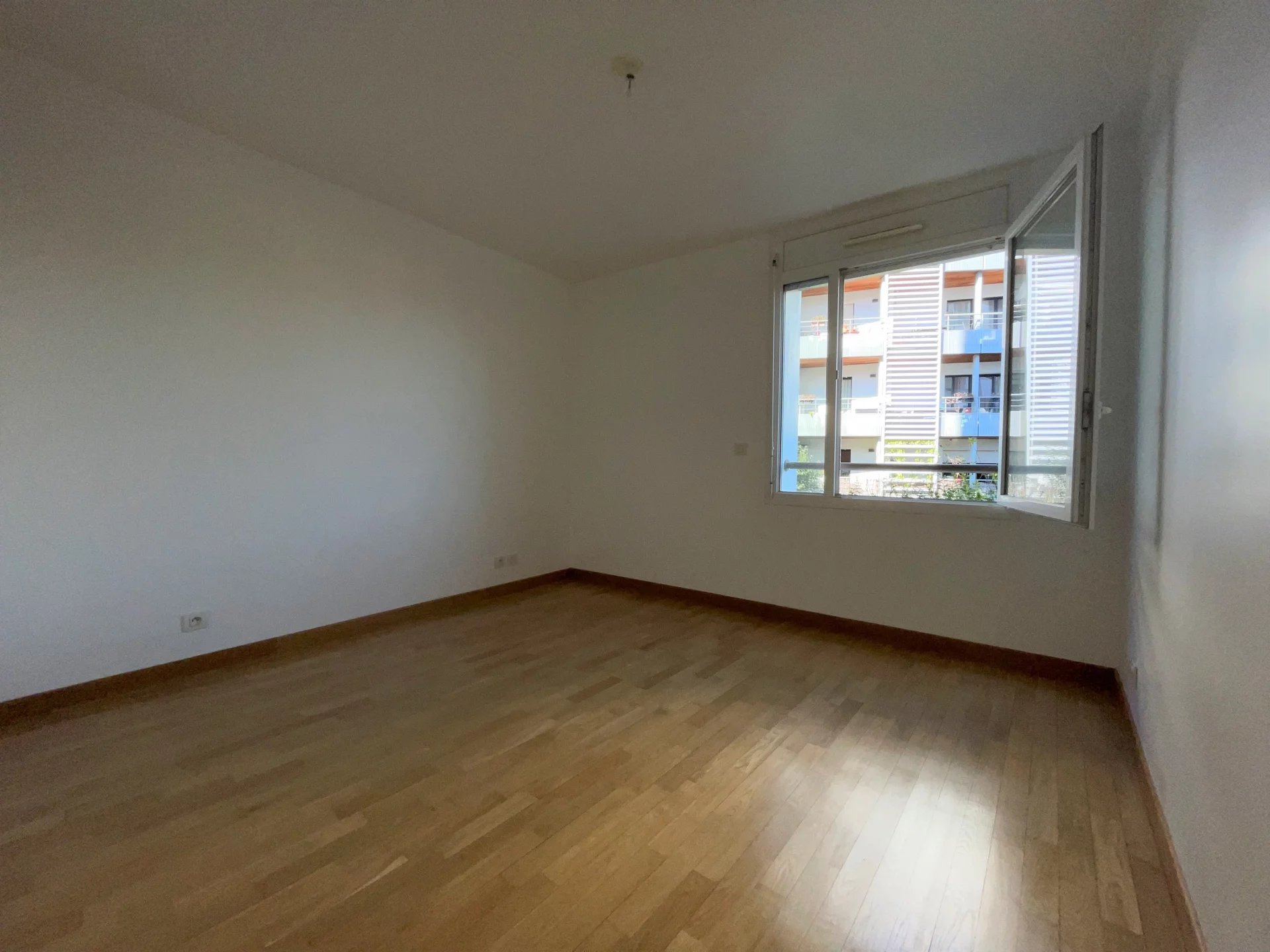 Appartement Issy-les-Moulineaux 92.30 m² 4 pièces Appartement Issy-les-Moulineaux 92.30 m² 85715975 10