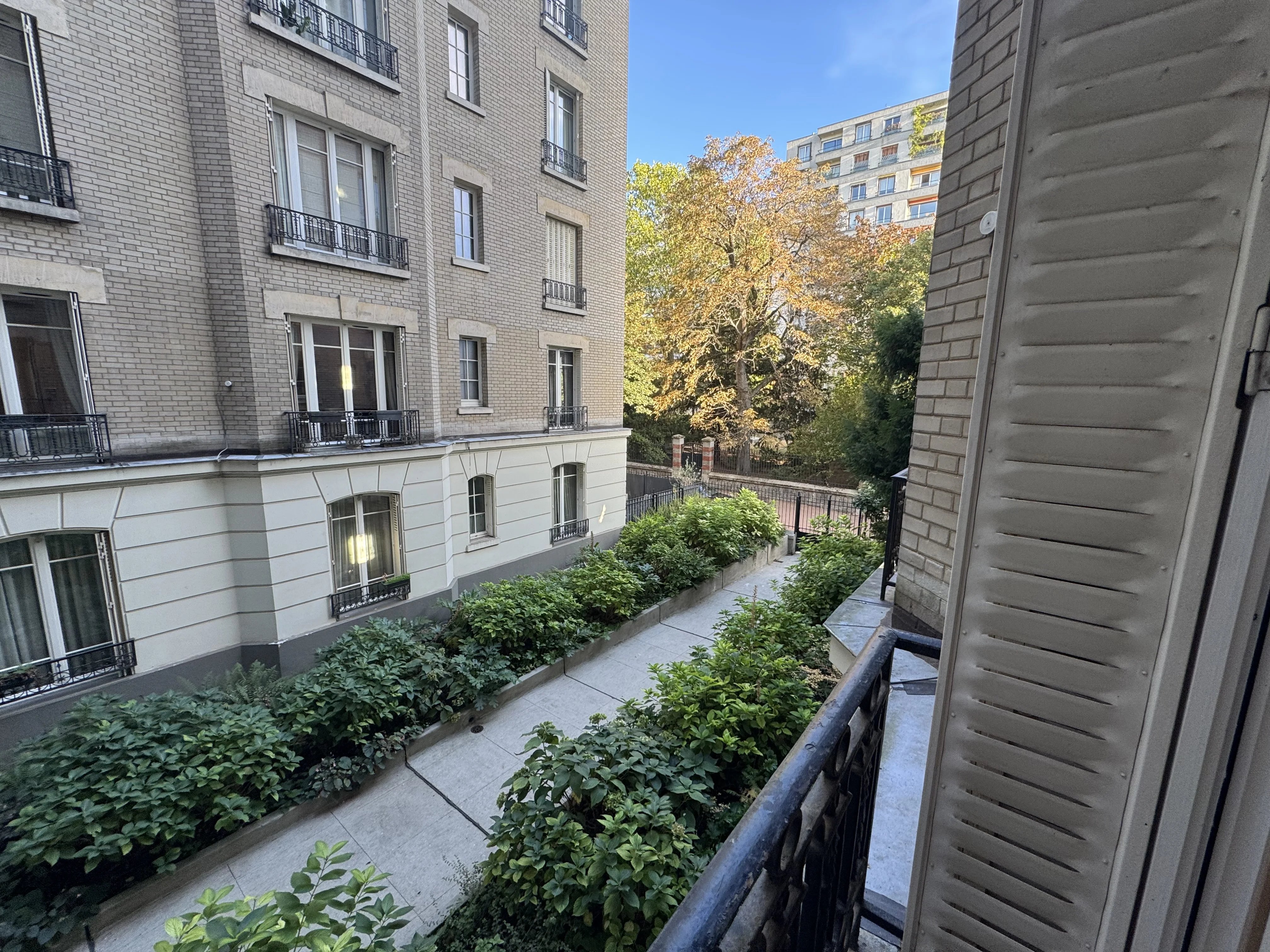 Appartement Paris 16ème 130.80 m² 5 pièces Appartement Paris 16ème 130.80 m² 87491908 2