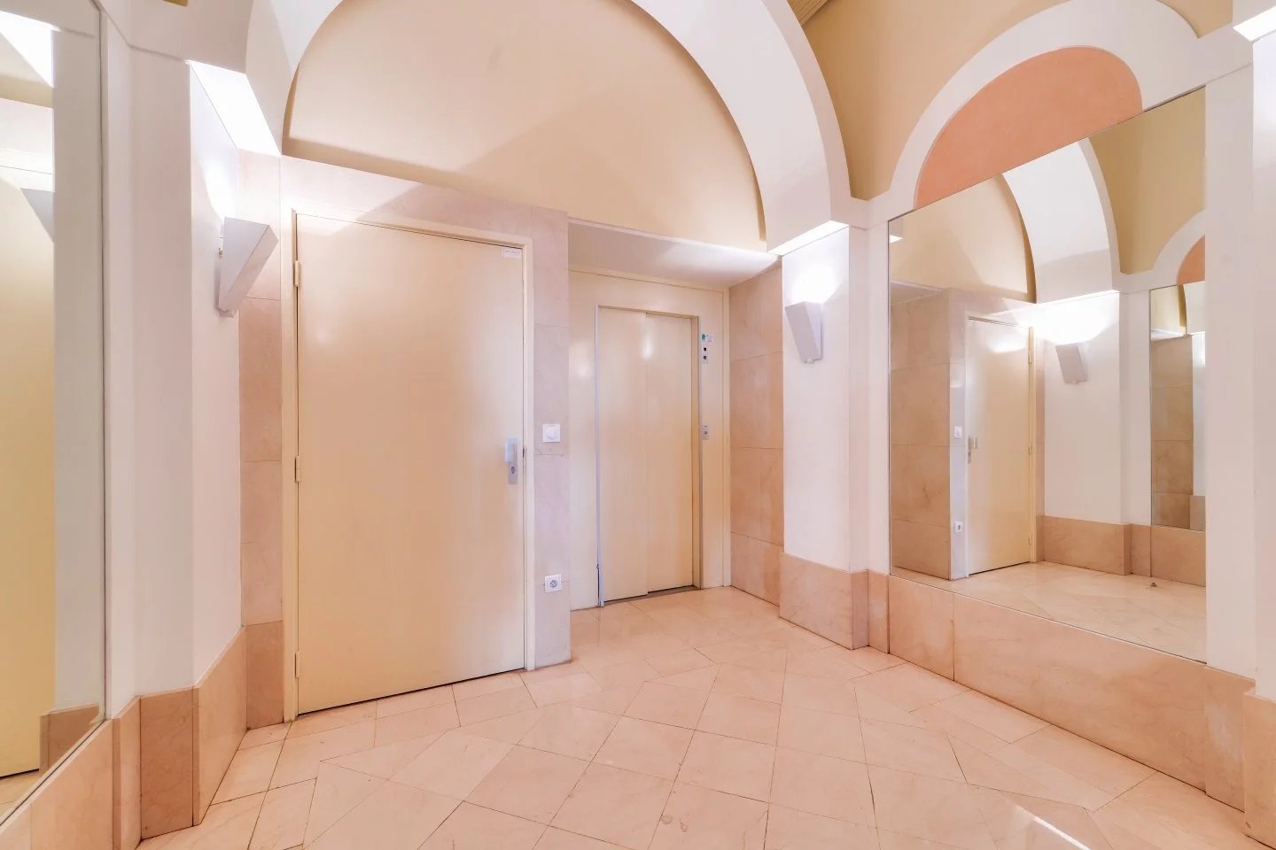 Appartement Paris 15ème 98.00 m² 5 pièces Appartement Paris 15ème 98.00 m² 86210982 5